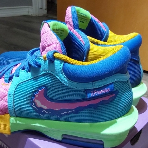 Nike LeBron Witness 8 I Promise School Baltic Blue Playful Pink Size 9.5 Men EUC - Picture 8 of 9
